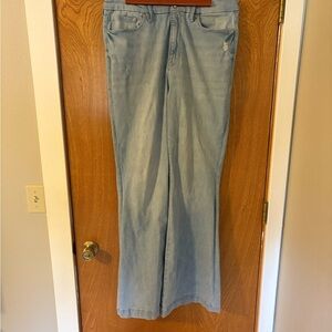 Good American Fits Everyone Flare Leg